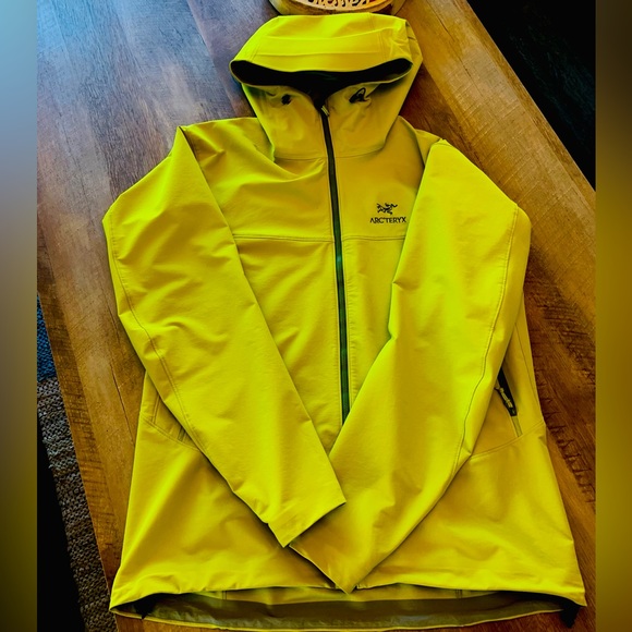 Arc'teryx Other - Arc’teryx Atom Jacket in Rare Neon Green Color Men’s size XL